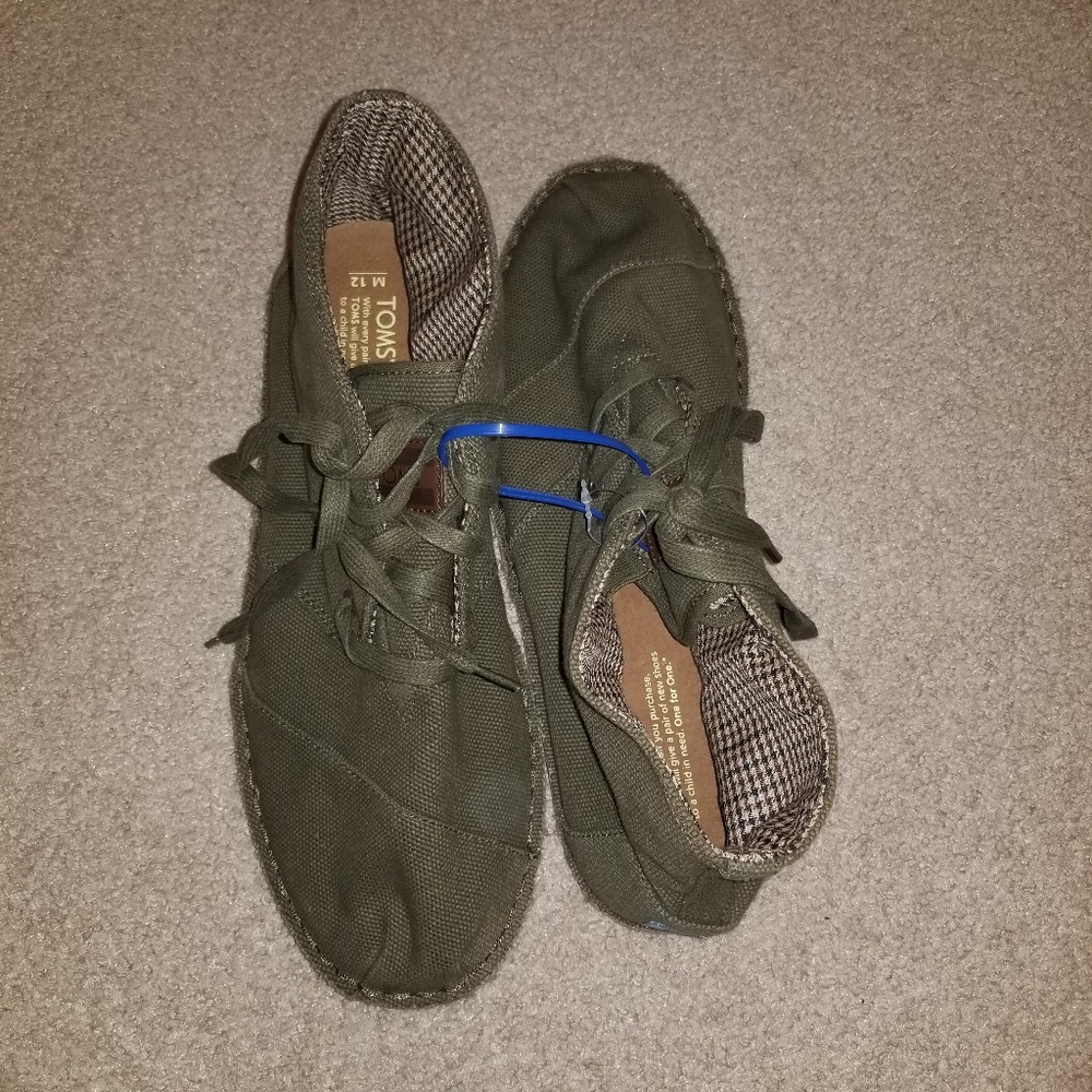 TOMS new mens shoes size 12